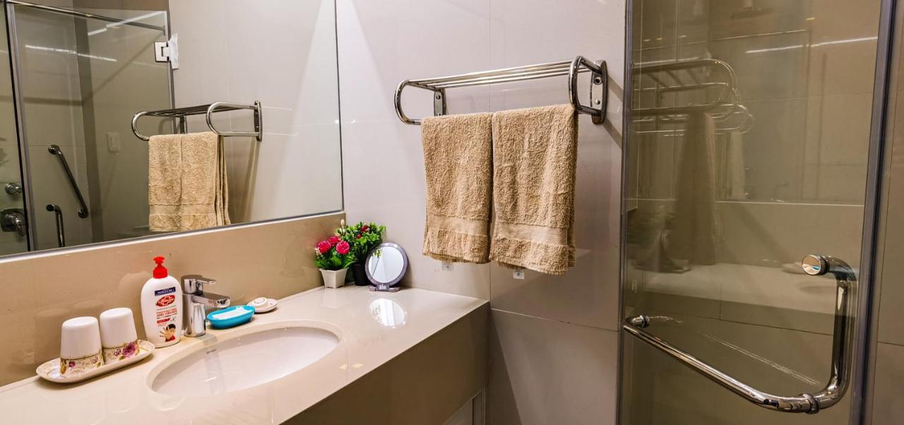 Oceanfront At Arterra, Fast Wifi, Nflix, Kitchen - H Or L Villa Lapu-Lapu City Eksteriør bilde